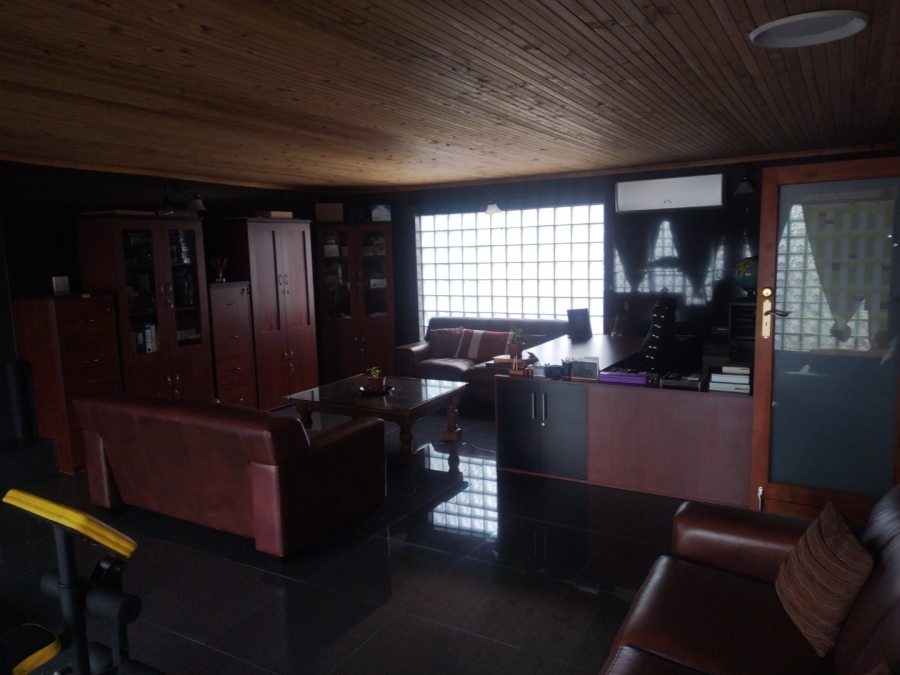 7 Bedroom Property for Sale in Brackenfell Central Western Cape